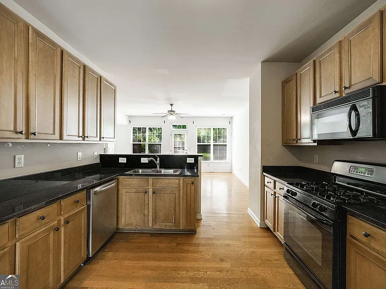1798 Oakbrook Ln NW #8 — Photo 10