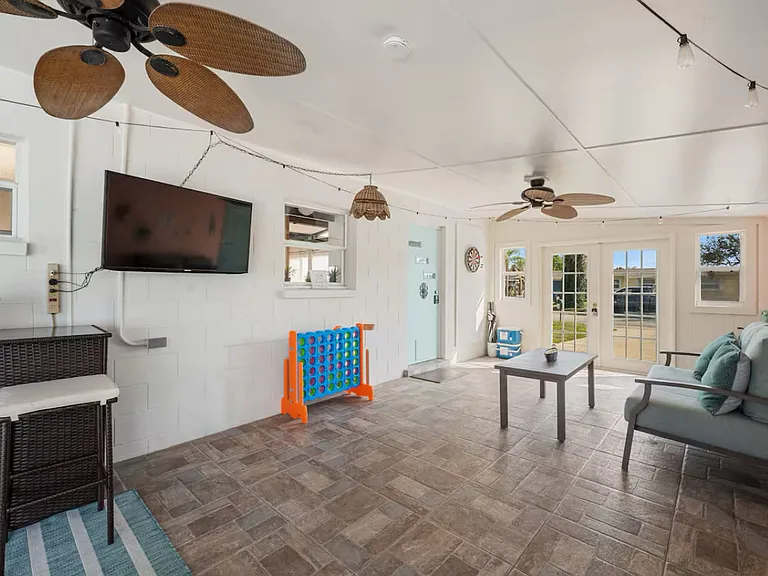 320 Belair Ave — Photo 23