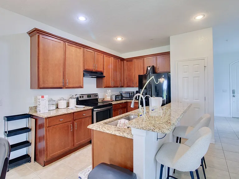 20626 Maxim Pkwy — Photo 4