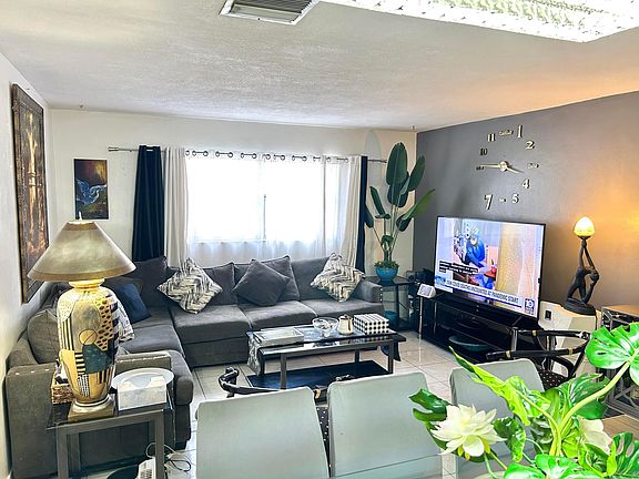 5th image of 515 S Crescent Drive #107