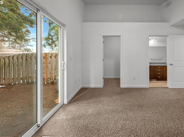 salem-oregon-2101567058 picture