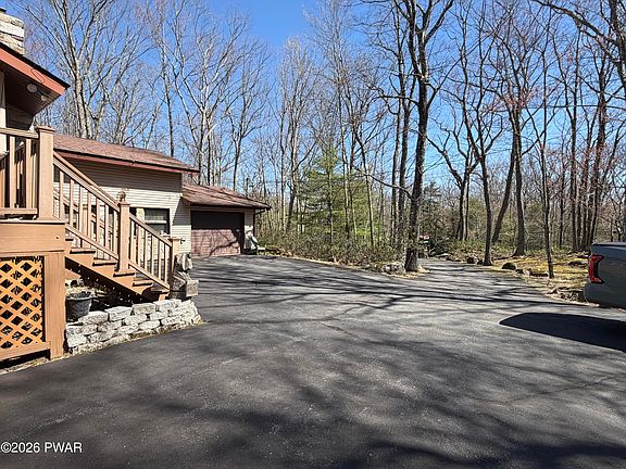 5th image of 432 Maple Ridge Dr