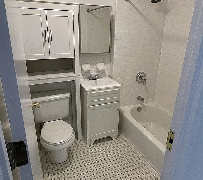 619 E 11th St #4A — Photo 3