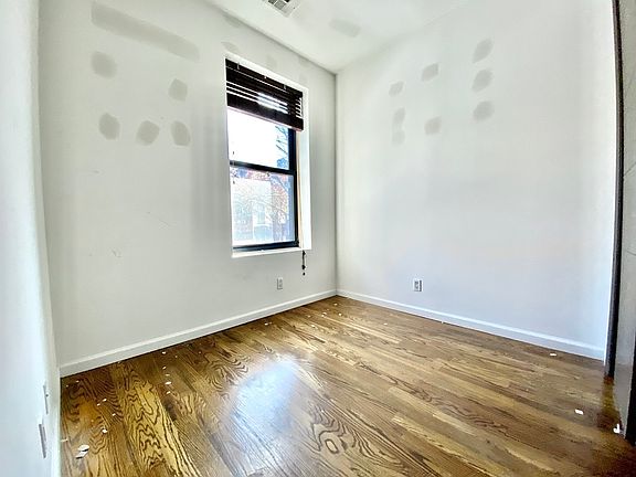 3rd image of 724 Franklin Ave #1