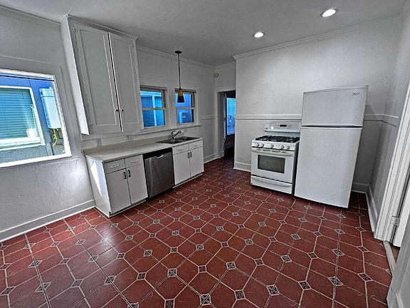 4th image of 3781 32nd St