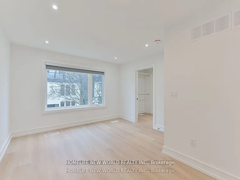 995 Dufferin St #LANEWAY — Photo 14