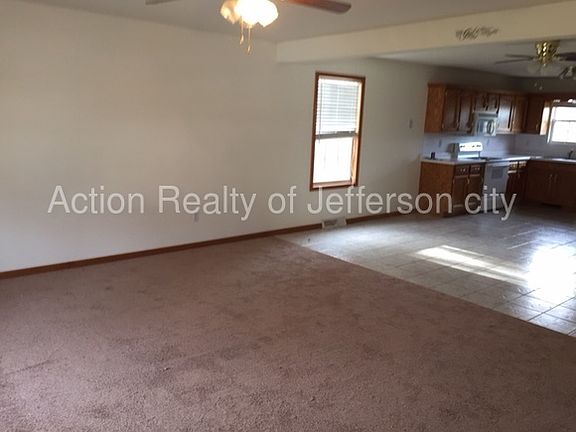 3rd image of 402 Gateway Dr
