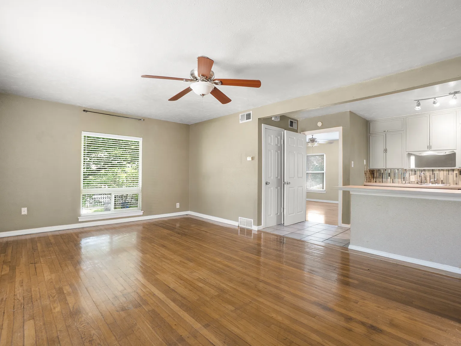 1 bed, 875 sqft, $1,325 — Photo 2