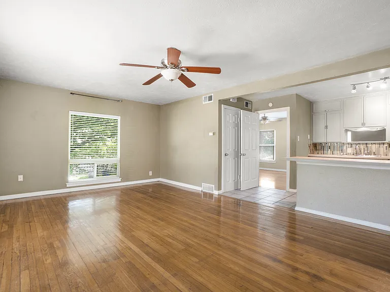 4723 Victor St #D — Photo 2