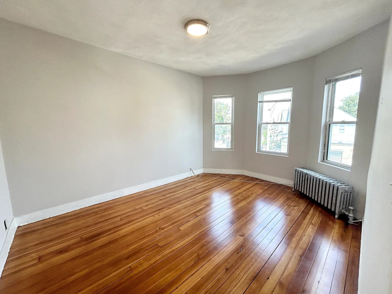 4 bed, 9999 sqft, $3,500 — Photo 4