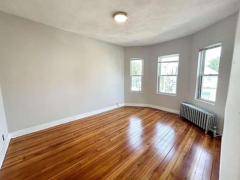 18 Eastman St #2L — Photo 4