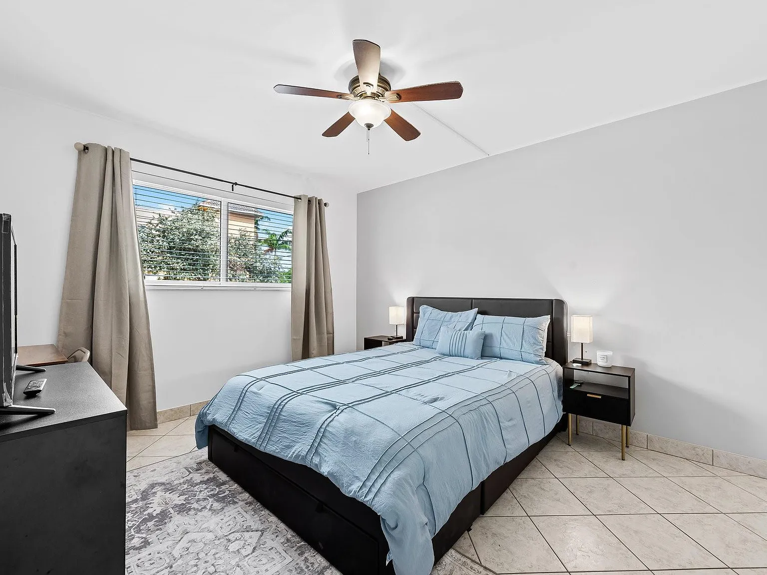 2 bed, 1.0 bath, 670 sqft, $2,000 — Photo 4