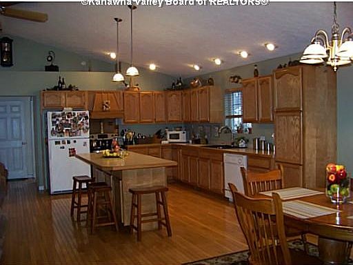 3rd image of 3030 Olive Ave