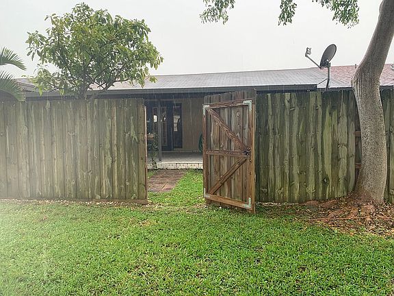 Backyard access to Park