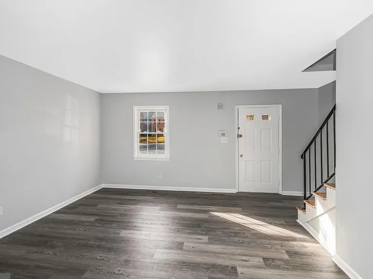 712 Olde Greenwich Cir — Photo 4