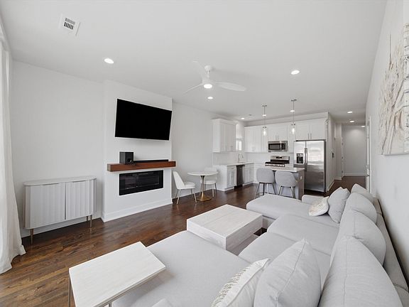 5th image of 6606 S University Ave #2