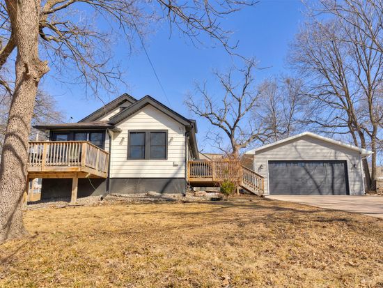 1637 Huntland Dr, Des Moines, IA 50310