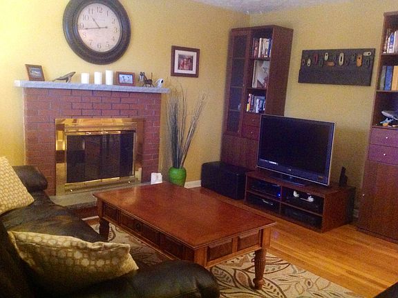 2nd image of 905 Valley View Dr