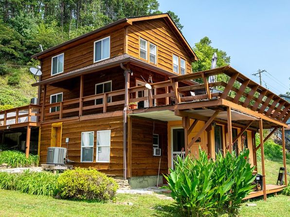 5430 Ela Rd, Whittier, NC 28789
