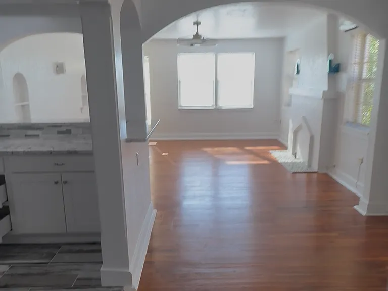 3508 N Robinson Ave #4 — Photo 2