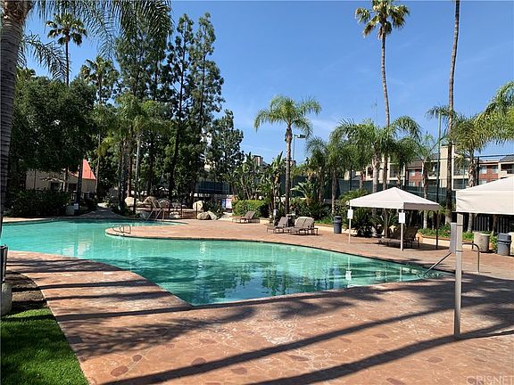 3rd image of 21400 Burbank Blvd APT 322