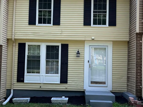 366 Shady Glen Dr, Capitol Heights, MD 20743