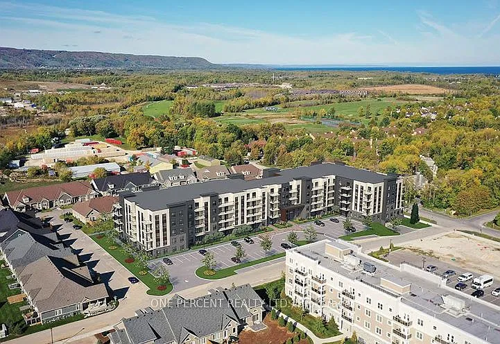 Royal Windsor at Balmoral Village — Photo 3