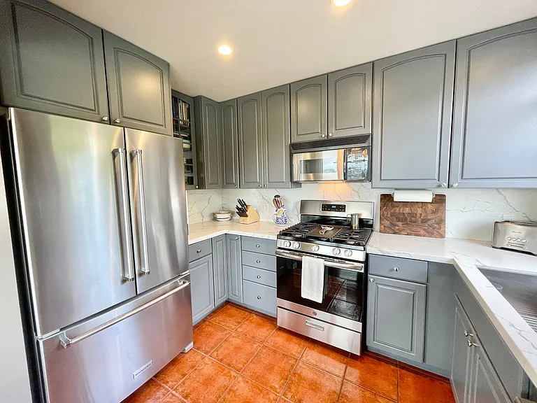 367 Roosevelt Way — Photo 12