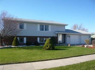 9612 Buchanan St, Crown Point, IN 46307