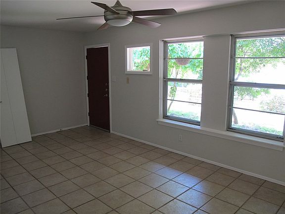 4th image of 3011 Garden Villa Ln