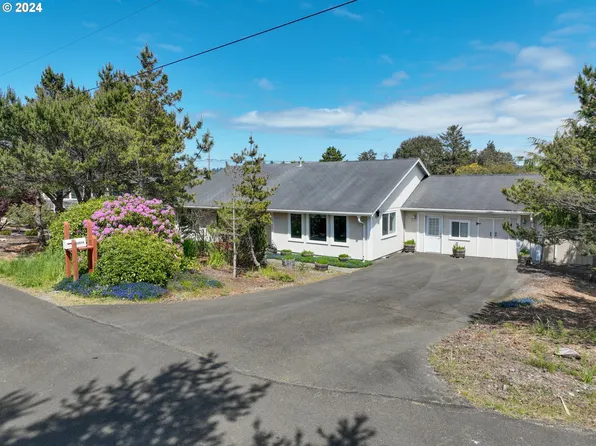 89659 Sea Breeze Dr, Warrenton, OR 97146