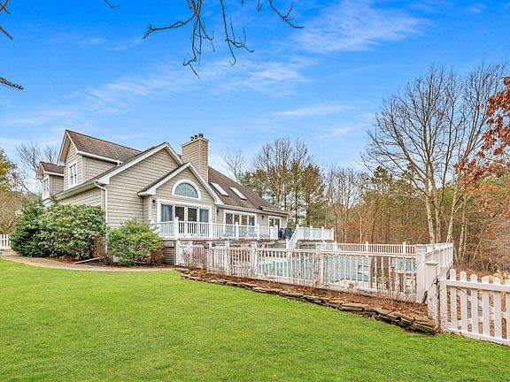 4th image of 50 Lakeside Ln