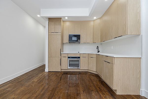 1st image of 428 7th Ave #2A