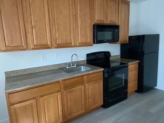 2nd image of 40 SE 19th Ave APT 106