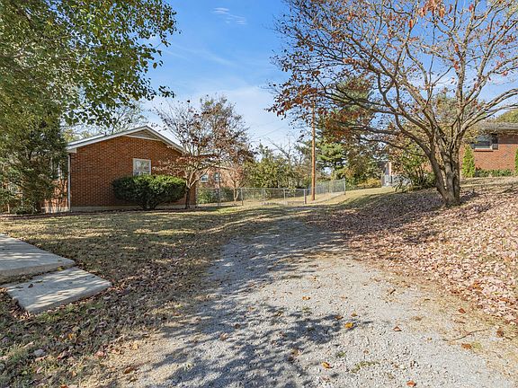 5th image of 2400 Melbourne Dr NE