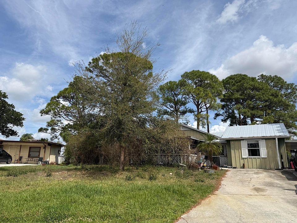 1st image of 161 SE Carter Avenue