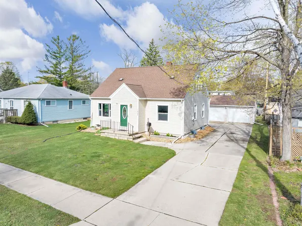 1424 Pilgrim St, Green Bay, WI 54304