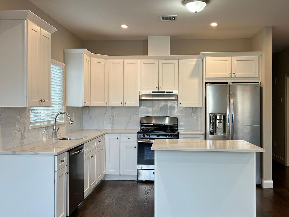 1st image of 76 Guyon Ave Floor 2