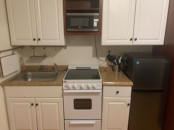 4th image of 252 W 47th St APT 15