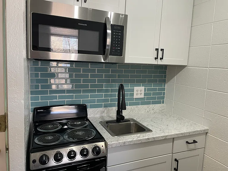 Remodeled, Top End UNM Area Studio Apts. in Great Community — Photo 7