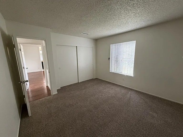 560 S Quince Ave — Photo 10