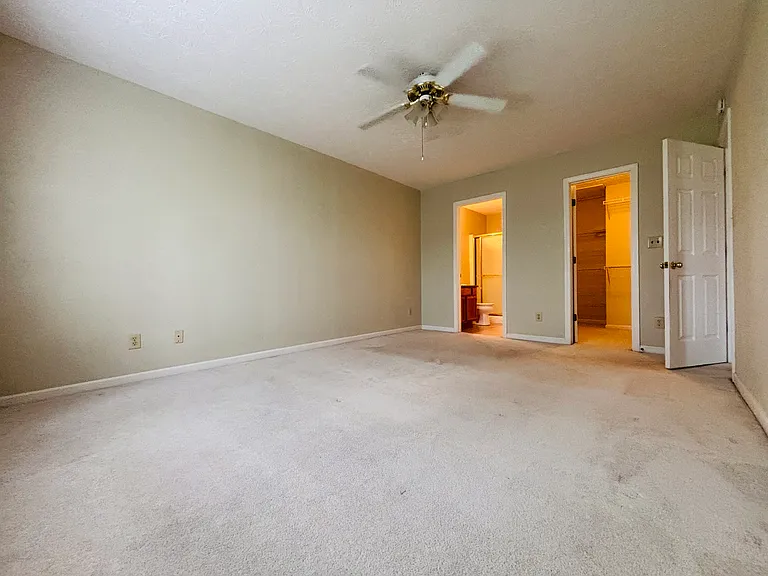 6740 Grovebelle Dr — Photo 8