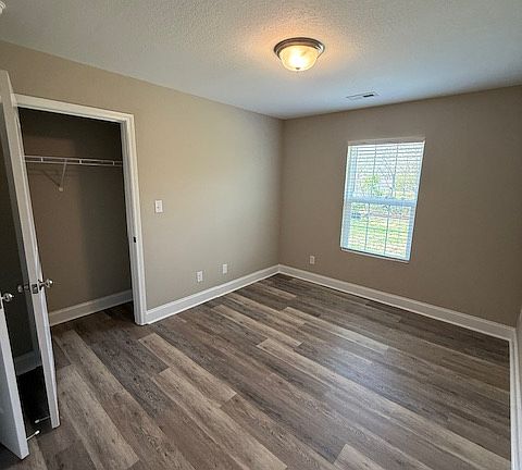 5th image of 415 Wright Rd