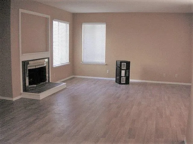 3 bed, 1400 sqft, $3,300 — Photo 3