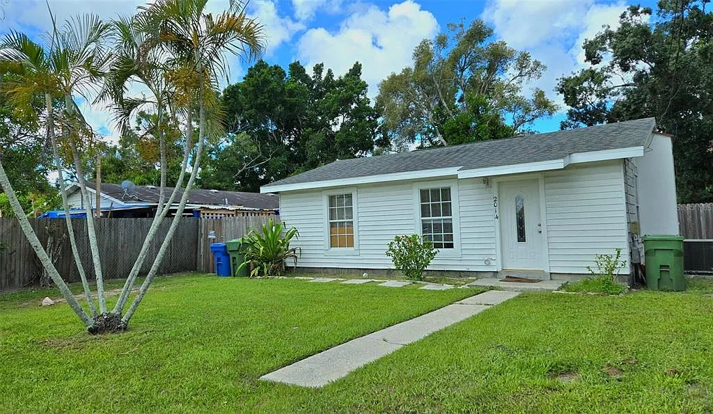 Studio, 1.0 bath, 300 sqft, $900 — Photo 1