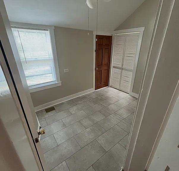 410 S 2nd St — Photo 8