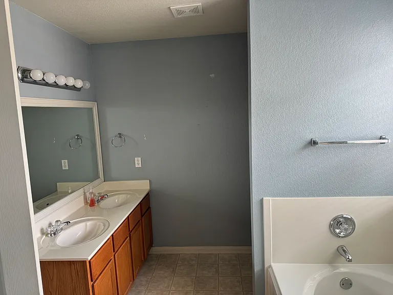5423 Coach Stop Dr — Photo 10