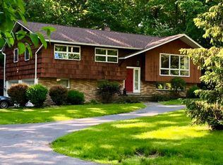 76 Roosevelt Rd, Hyde Park, NY 12538