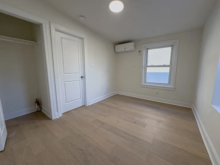 2039 Green St #3R — Photo 10