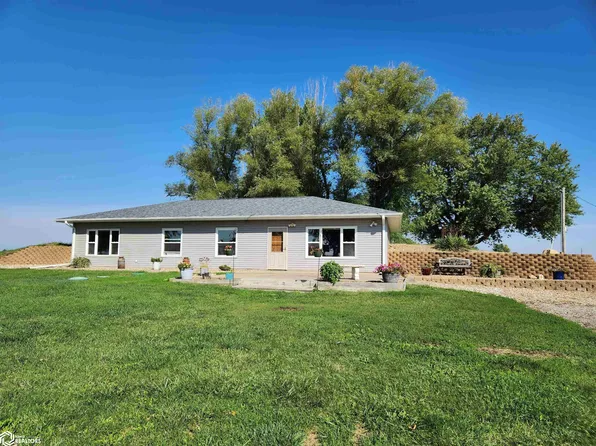 472 Ewart Rd, Grinnell, IA 50112